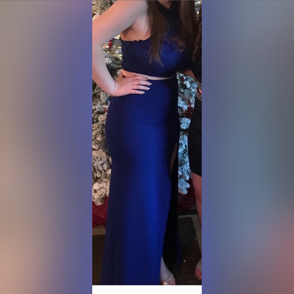 Dress - Picture 3 of 4